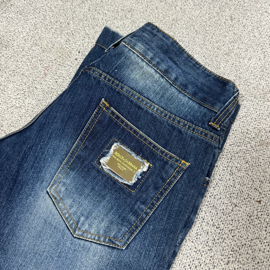 돌체앤가바나 디스트로이드 메탈 플레이트 데님 팬츠 상품이미지5