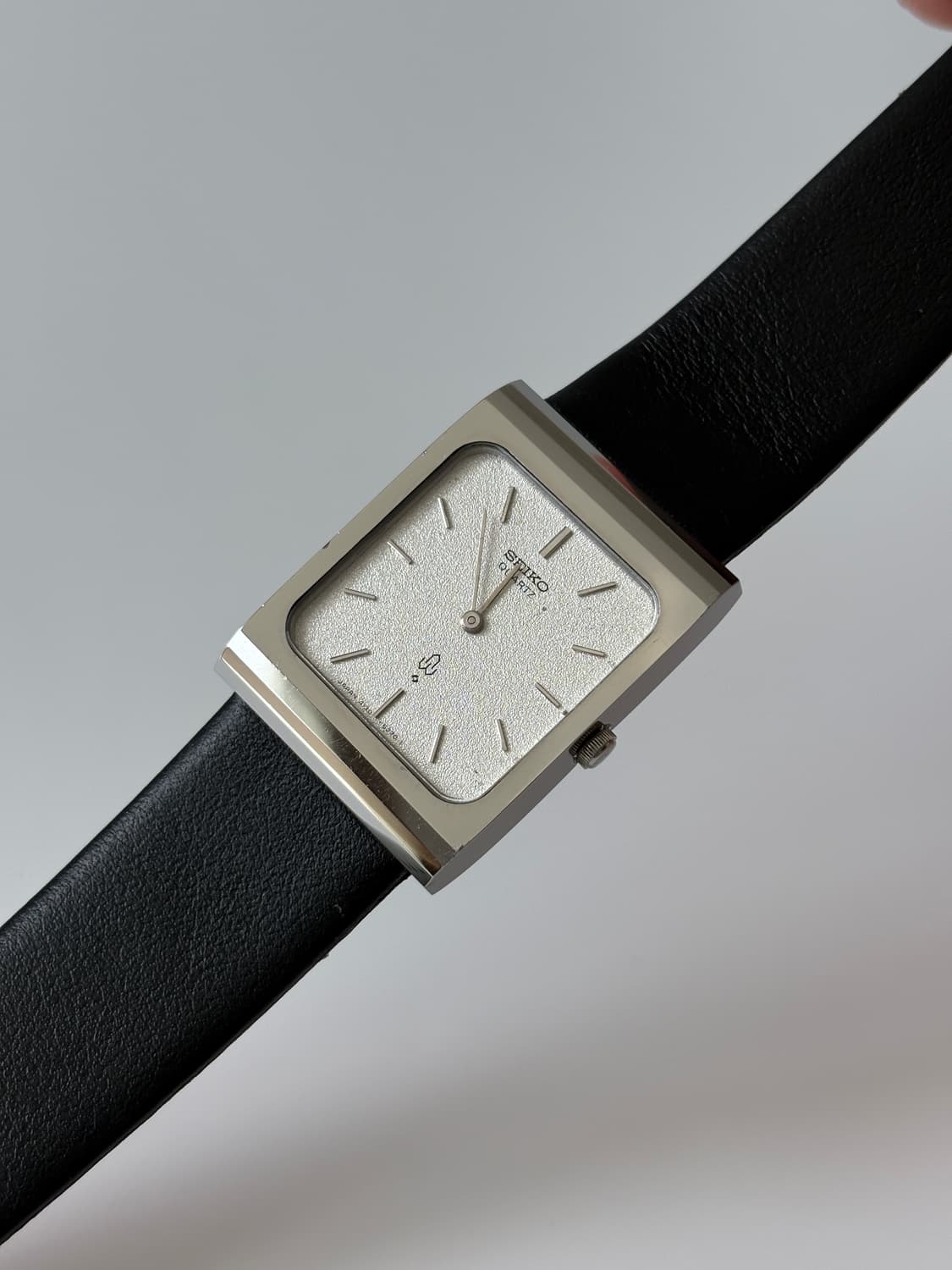 세이코 1970년대 텍스처 다이얼 실버 스퀘어 쿼츠 남성 상품이미지1