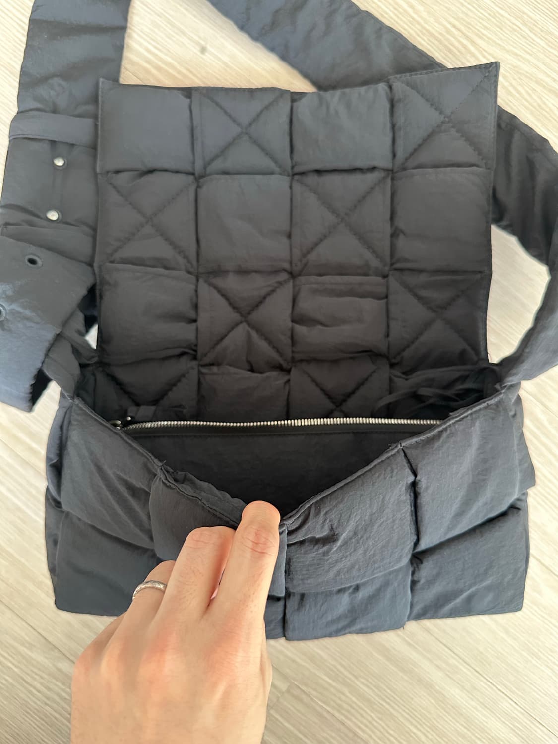 보테가베네타 패딩 카세트백 상품이미지6