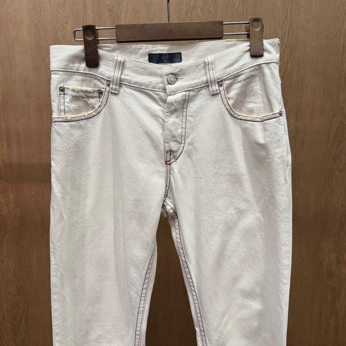 알렉산더 맥퀸 코튼 데님 팬츠 레드 더블 스티치 디테일 아이보리 상품이미지4