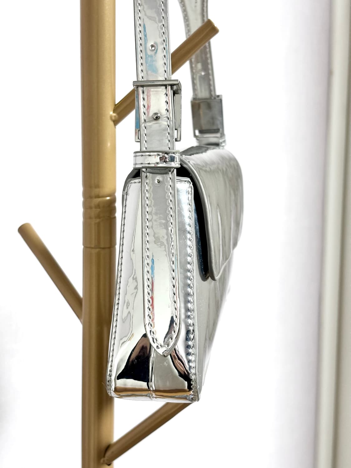 자라 ZARA 실버 메탈릭 숄더백 상품이미지2