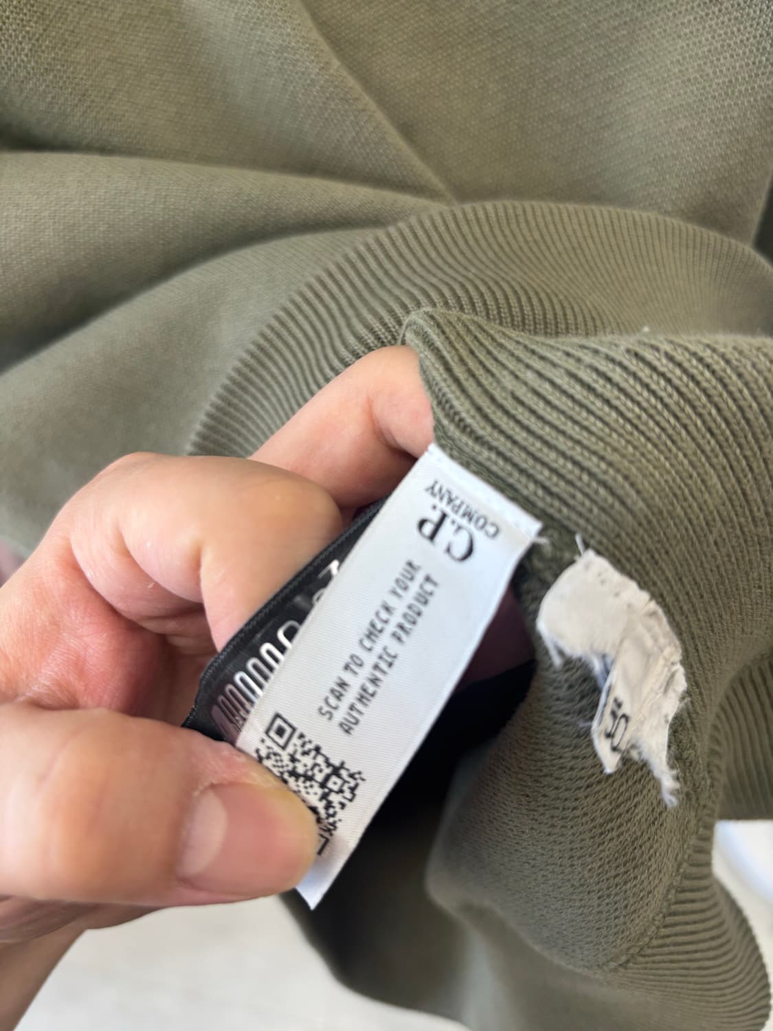  C.P. 컴퍼니의 렌즈 코튼 포켓 니트 정품 상품이미지3