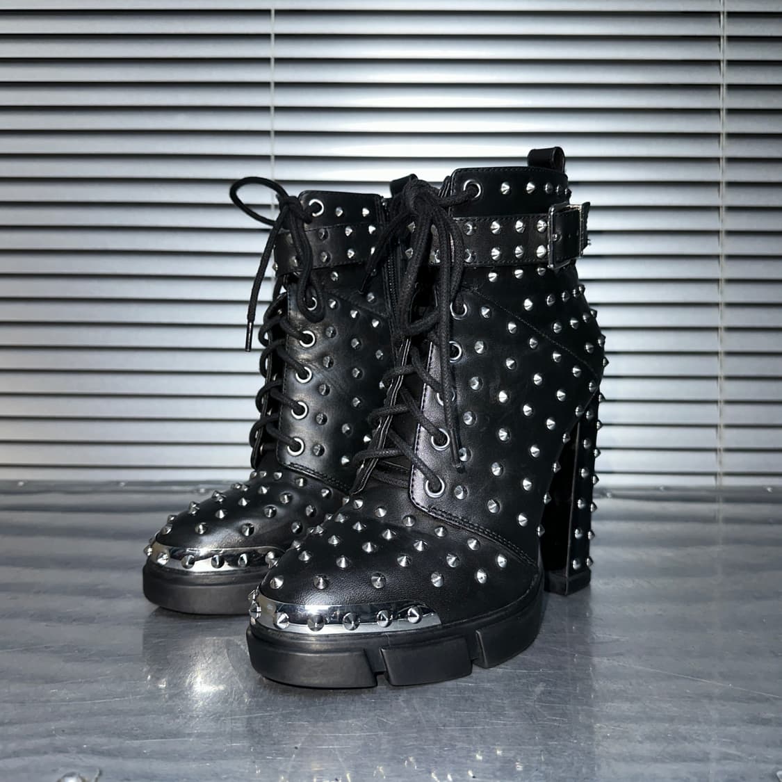 00s 지아니 비니 레더 스파이크 스터드 플랫폼 부츠 상품이미지3