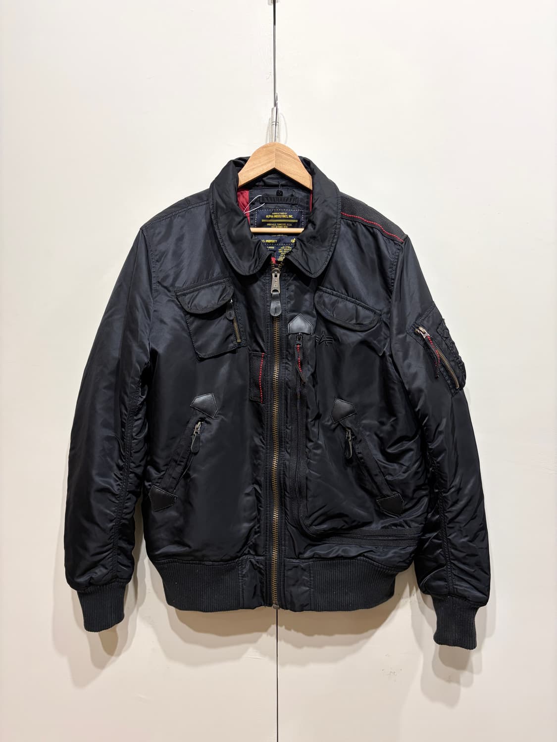 알파 인더스트리 MA-1 테크 포켓 항공 점퍼 상품이미지1