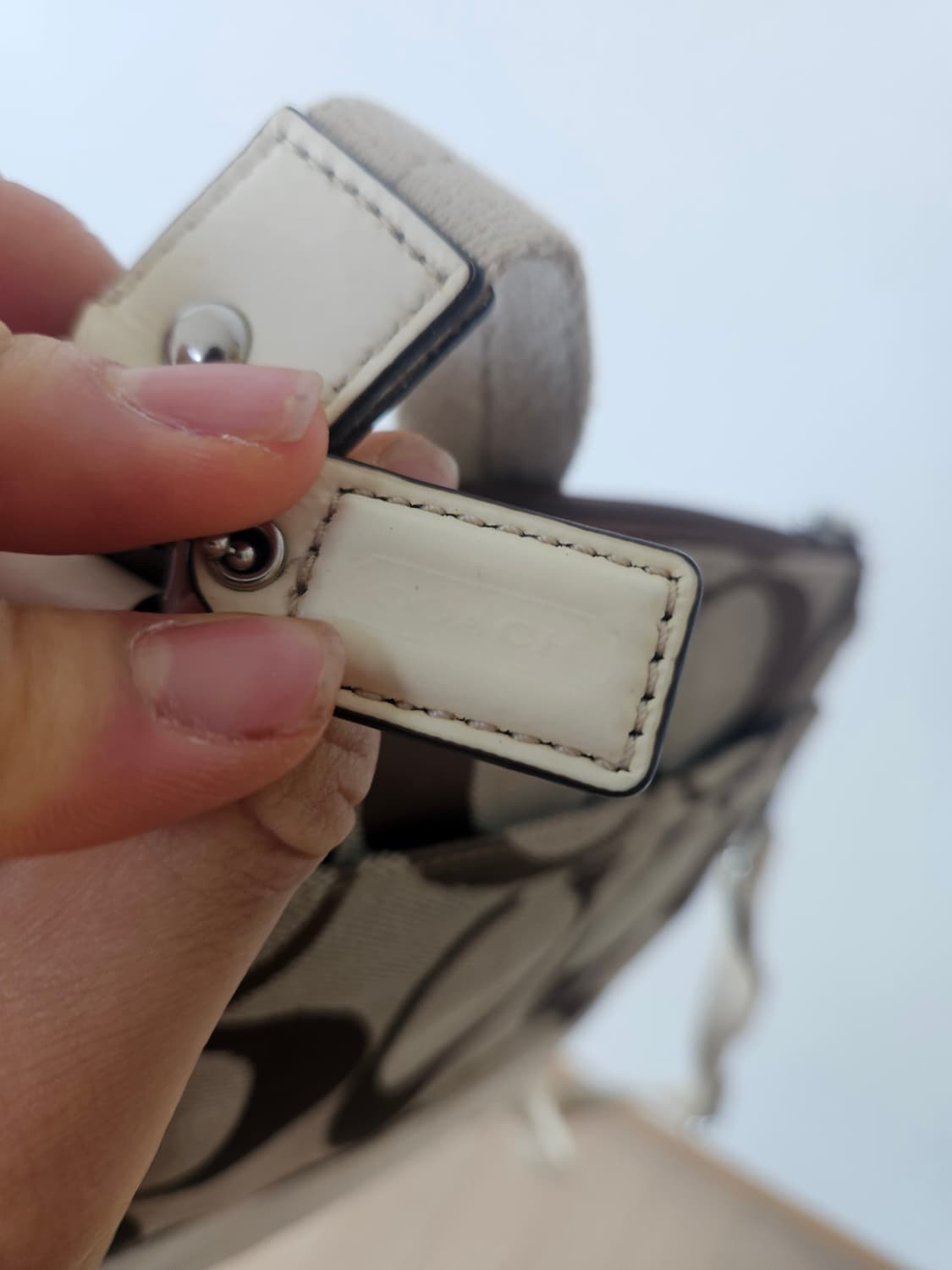 [새상품급][구매가 25만][단돈 2만원] 코치 시그니처 크로스백 브라운 상품이미지5