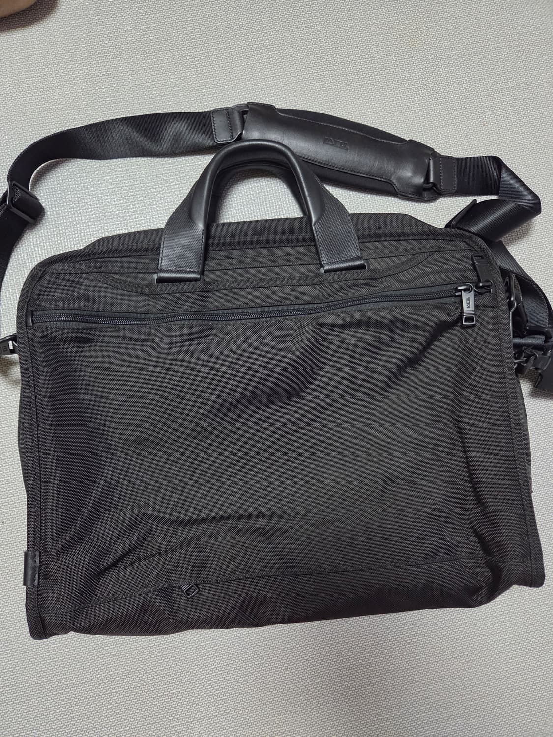 투미 서류가방 팝니다 상품이미지2