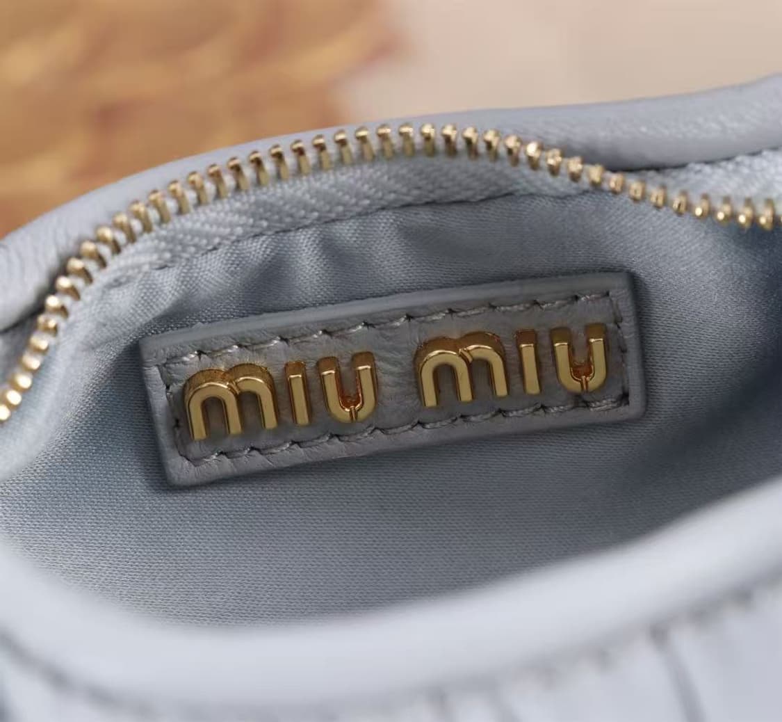 미우 미우 완더 마테라쎄 나파 레더 호보 미니백 콘플라워 상품이미지6