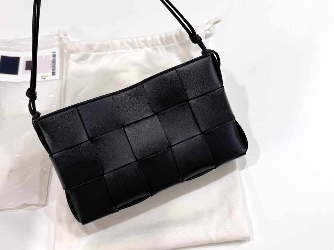 (거의새상품) 보테가베네타 카세트 파우치 숄더백 상품이미지3