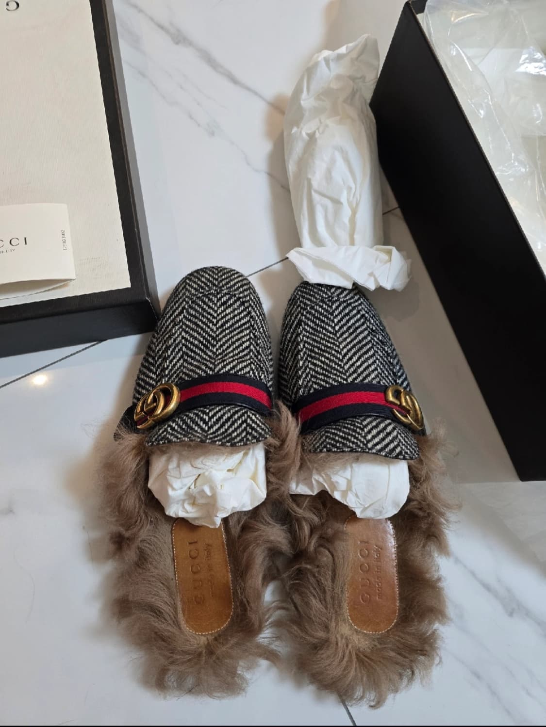구찌 퍼 뮬 슬리퍼 헤링본 상품이미지1