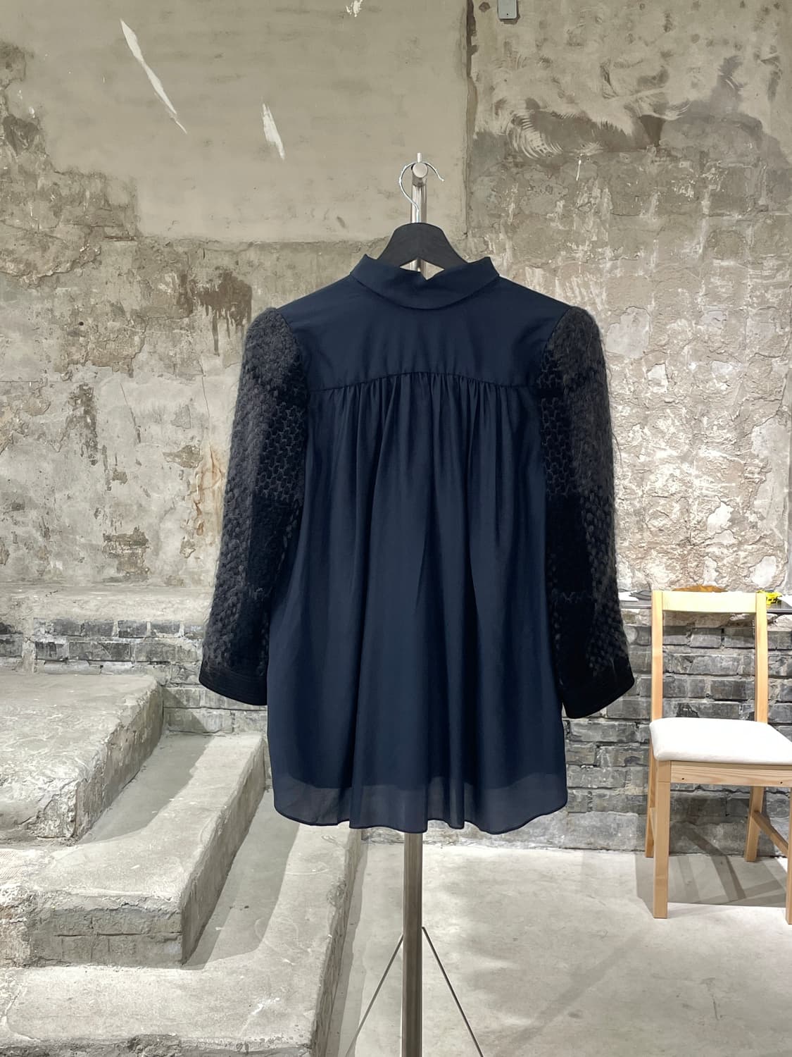 사카이 네이비 울 슬리브 실크 블라우스 상품이미지6