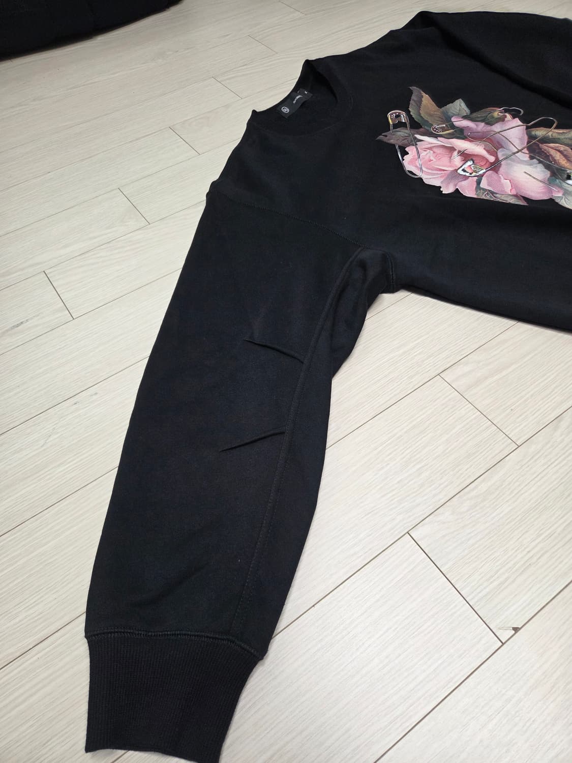 GUx언더커버 로즈 핀치 스웻셔츠 상품이미지6