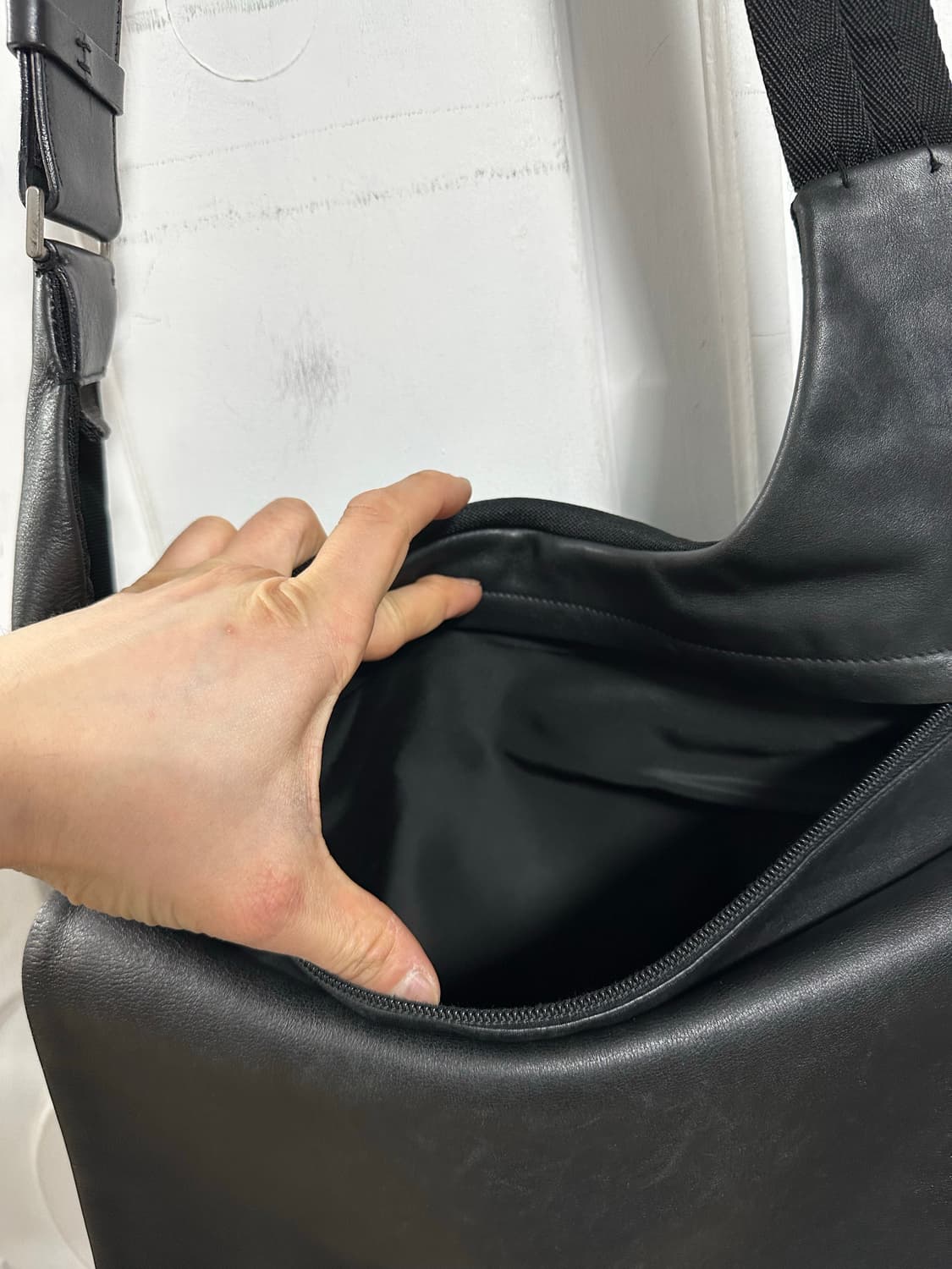 프라다 아카이브 레더 숄더백 상품이미지4