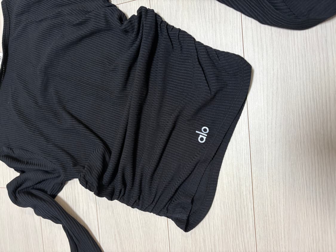 ALO 알로 립 사이드 셔링 탑 블랙 XS(44-55) 상품이미지3