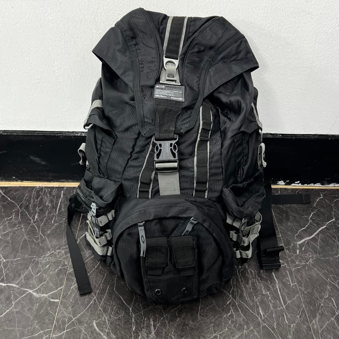 오클리 택티컬 유틸리티 테크 기어 백팩 상품이미지1