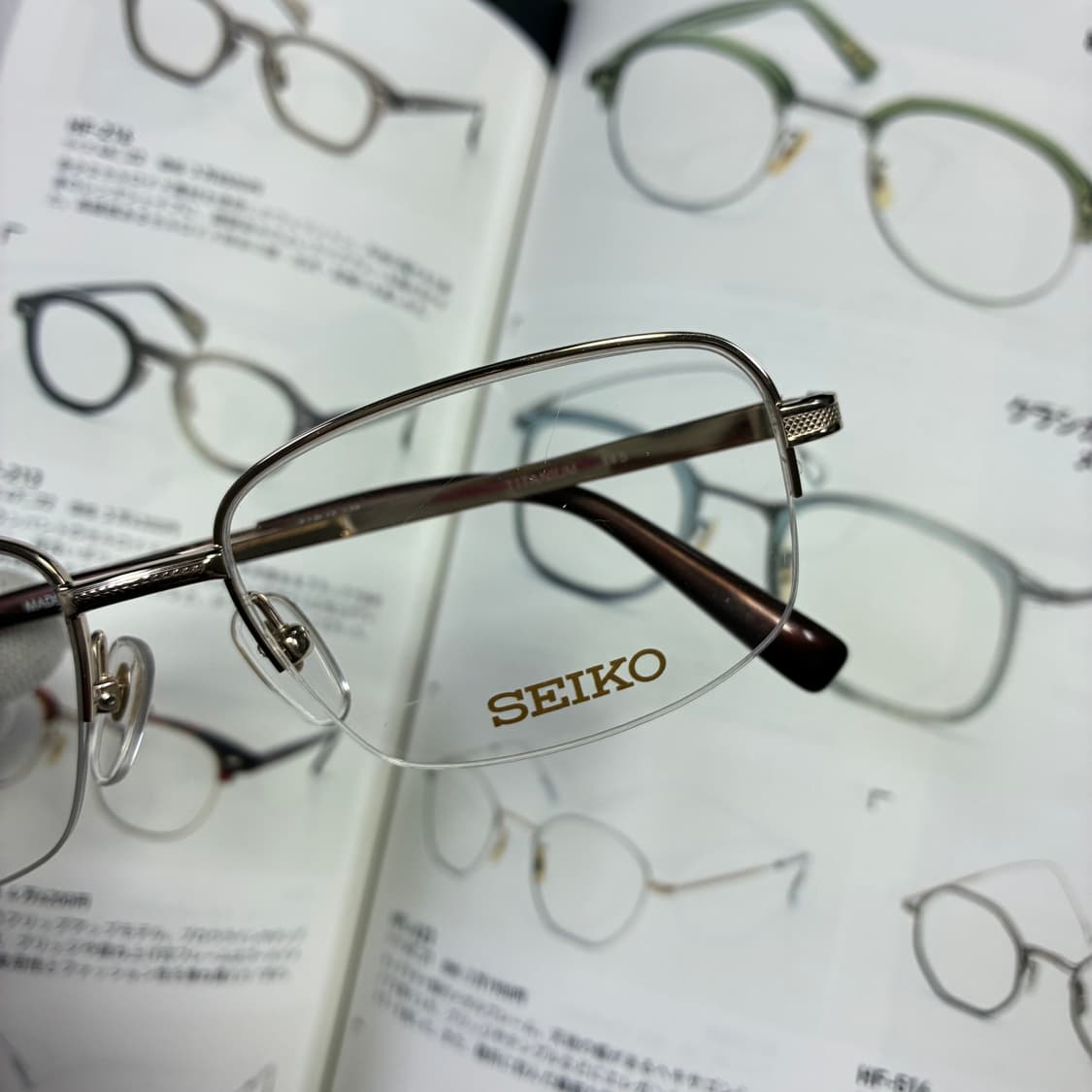 SEIKO 세이코 반무테 티타늄 골드 일본 안경 상품이미지2
