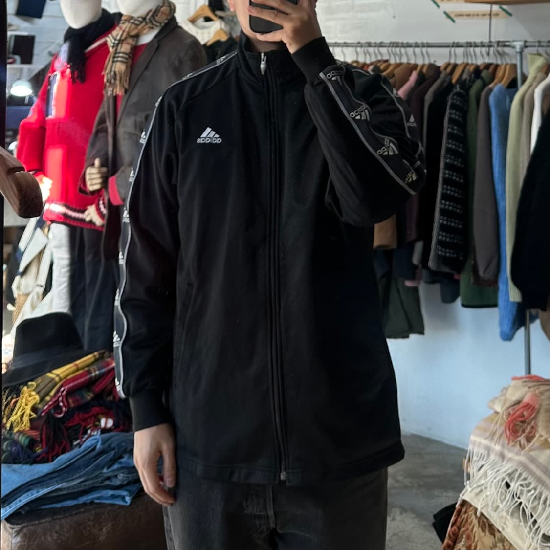 (착용컷) 아디다스 올드스쿨 트랙 자켓 (남성용 103) 상품이미지3