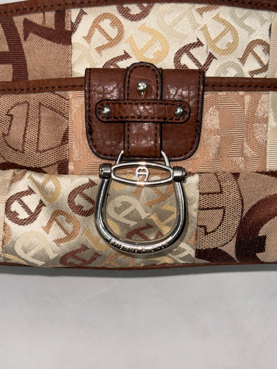 Etienne Aigner brown logo patchwork 숄더백 상품이미지3