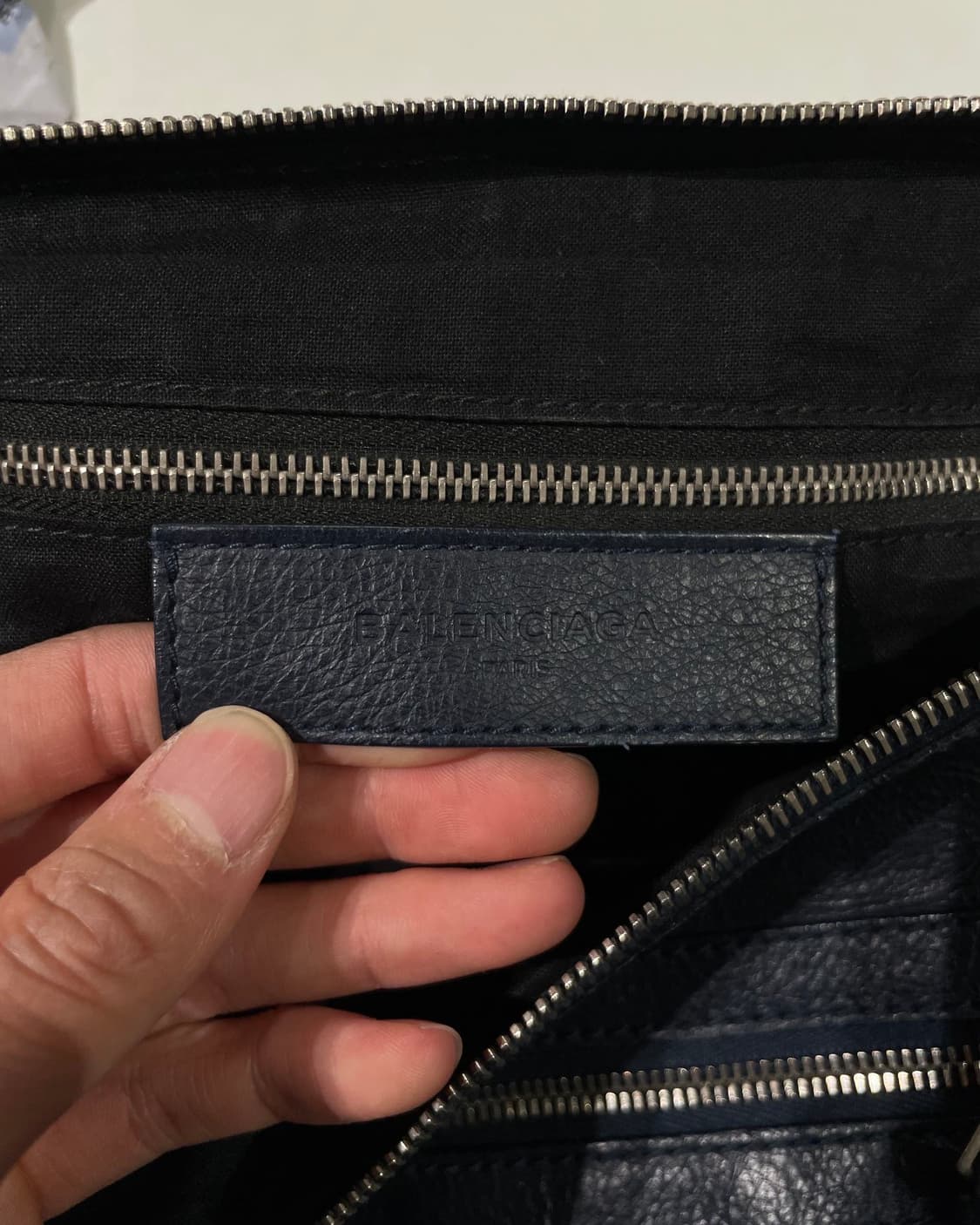 발렌시아가 네이비 클래식 데이 모터 메신저백  상품이미지8
