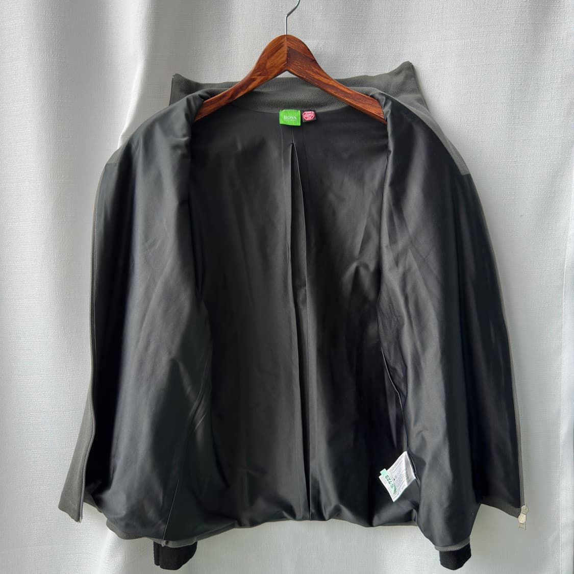 휴고보스 x 벤츠 하이브리드 윈드스토퍼 니트 자켓 그레이 M 상품이미지8