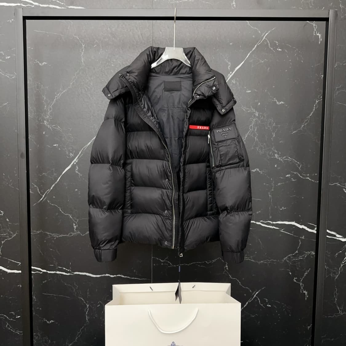 프라다 가을 겨울 신상 클래식 레드 로고 두 가지 착용법 다용도 후드 상품이미지6