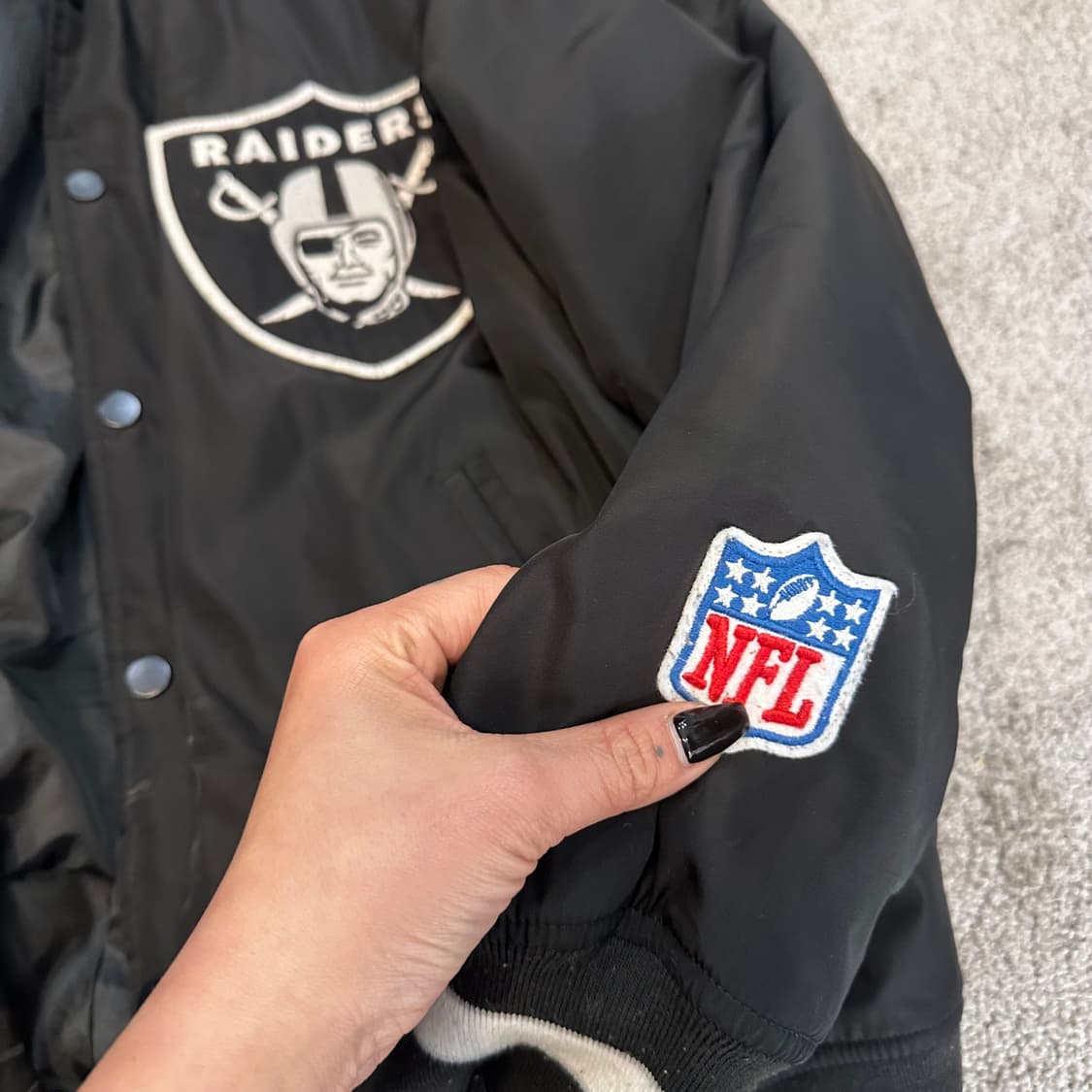 NFL x GU 오클랜드 레이더스 스타디움 바시티 자켓M-L 상품이미지3