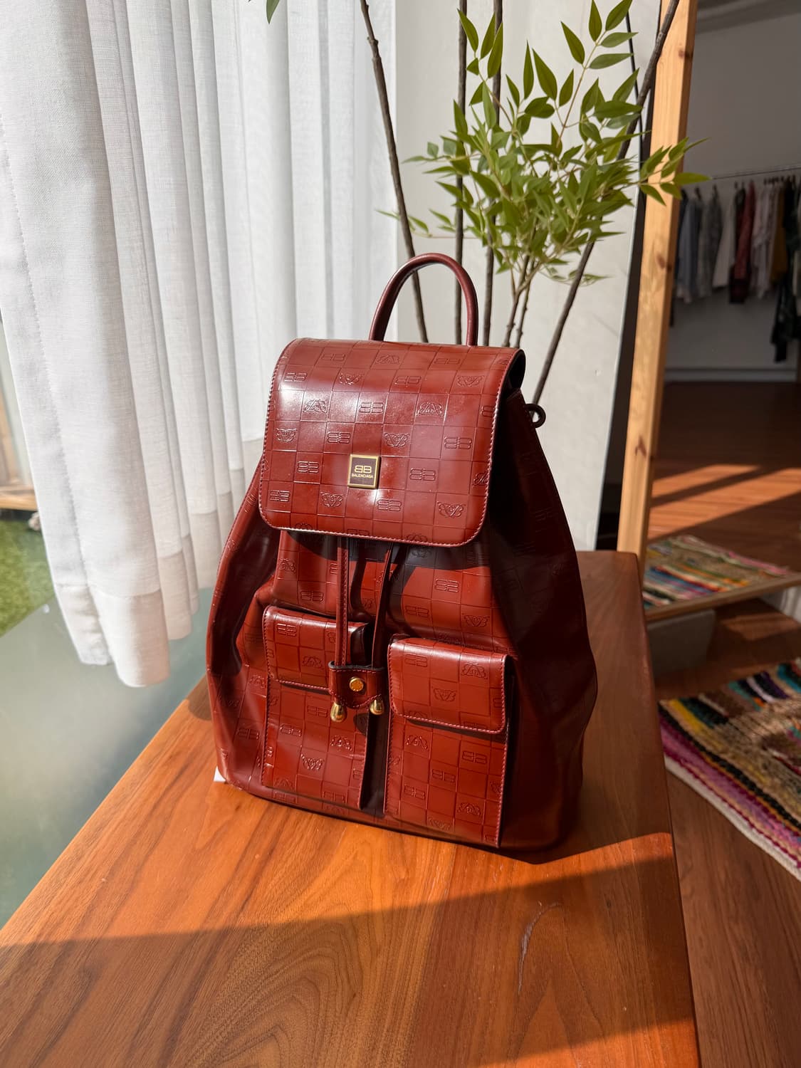 발렌시아가 빈티지 임보스트 레더 백팩 상품이미지3