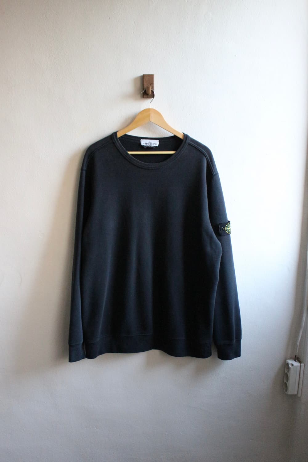 스톤아일랜드 블랙 컬러 스웻셔츠 상품이미지1