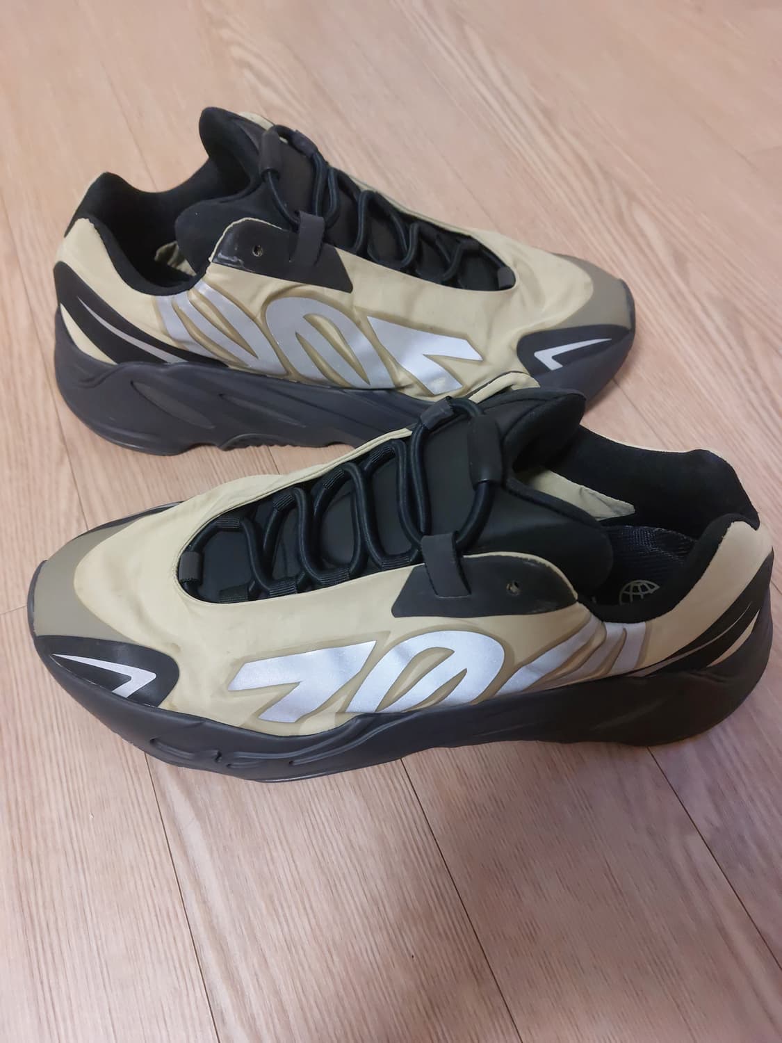 280)아디다스 이지 부스트 700 MNVN 레진 상품이미지4