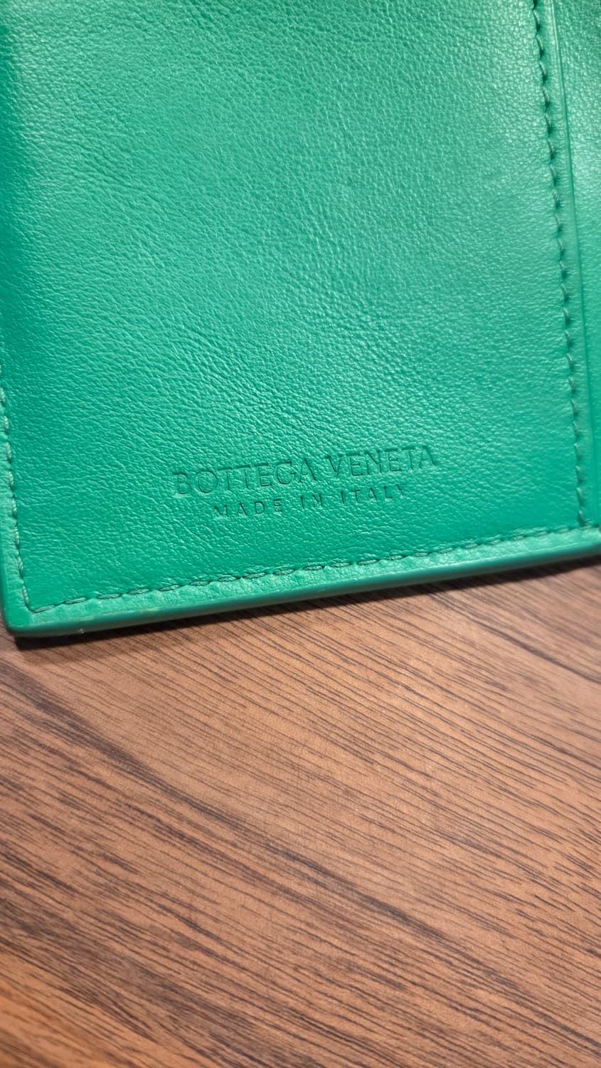 보테가베네타 그린 장지갑입니다. 상품이미지3