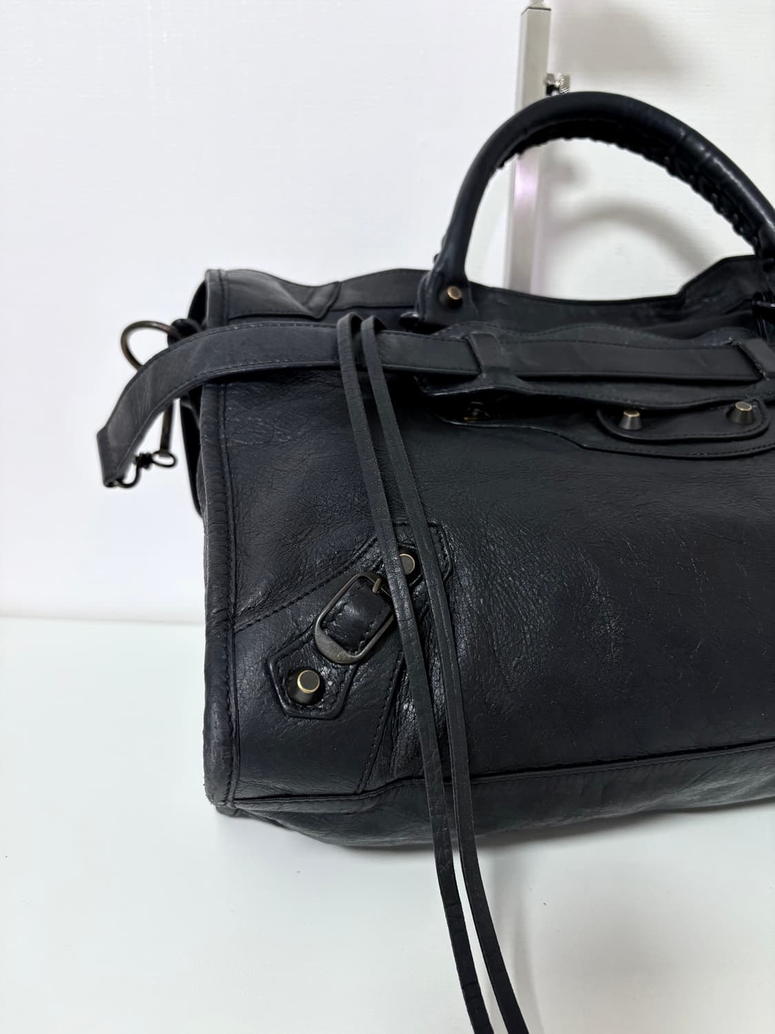 발렌시아가 시티 모터백 블랙 미디움 상품이미지4