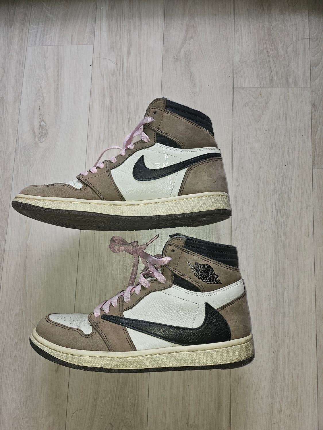 (260) 조던1 트래비스 스캇 하이 모카 상품이미지1