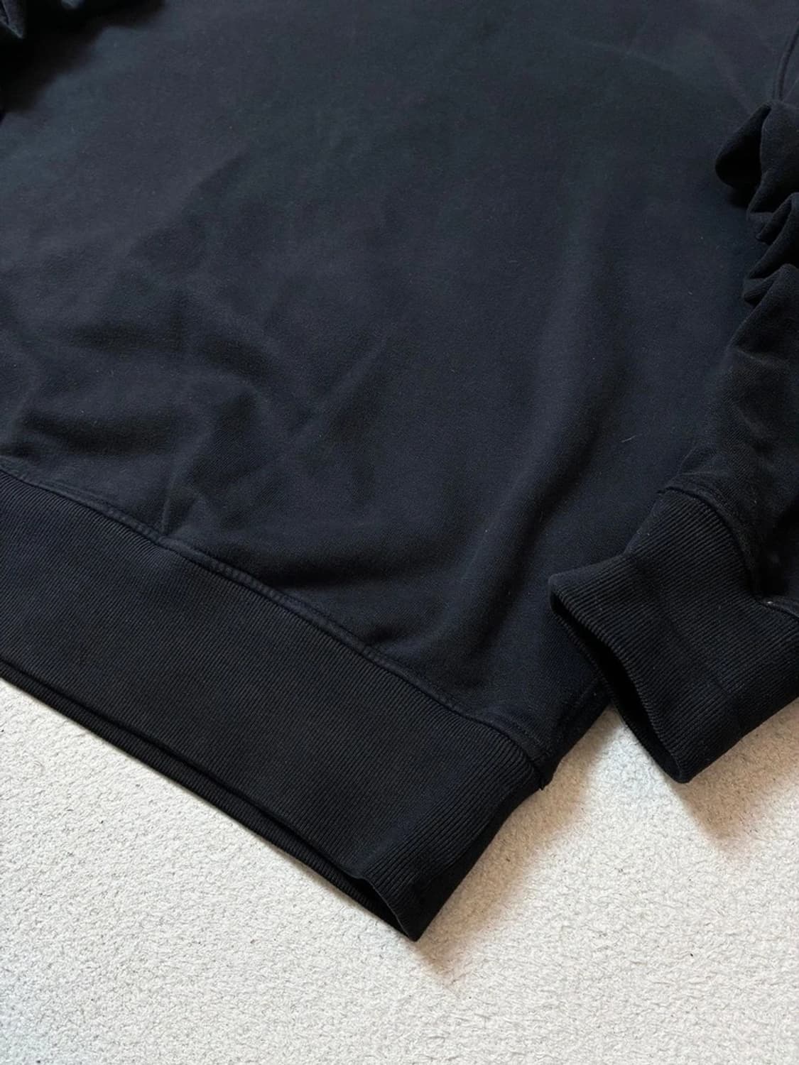 스톤아일랜드 시그니처 크루넥 와펜 맨투맨 PN7837 상품이미지3