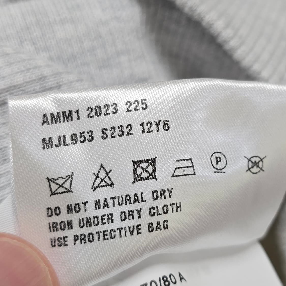 미우미우 자수 로고 V넥 크롭 맨투맨 그레이 s사이즈 판매 상품이미지4