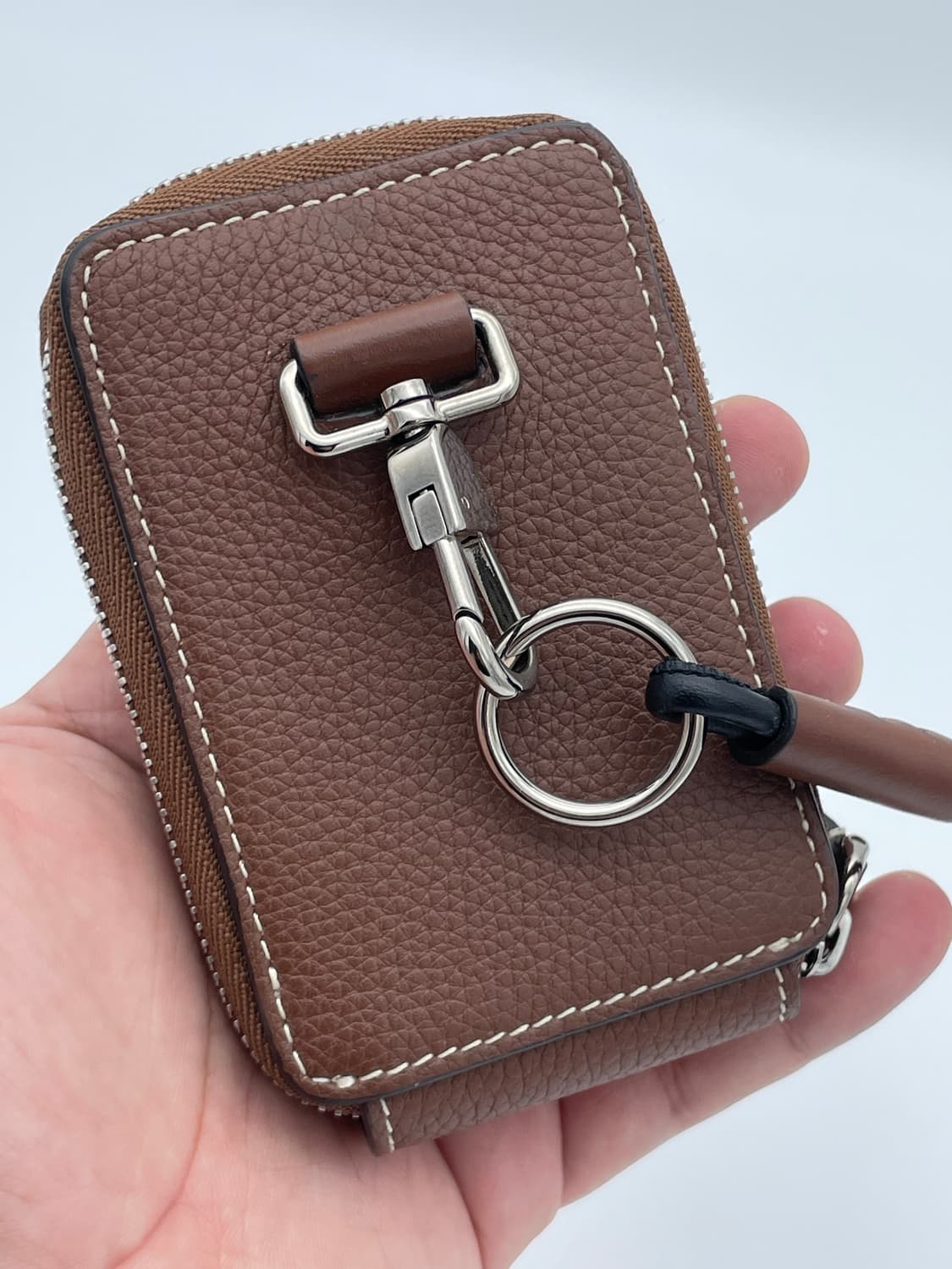 [ 정품 ] 버버리 스트랩 지퍼 카드지갑 브라운  상품이미지3