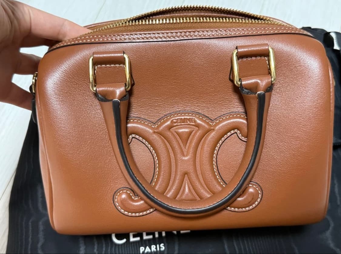 셀린느 스몰 퀴르 트리옹프 보스턴백 상품이미지4