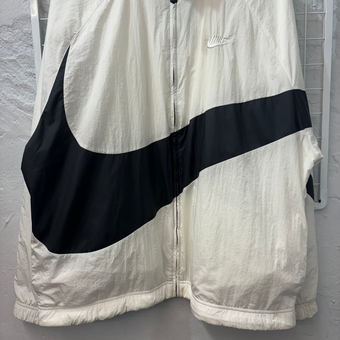 나이키 빅 스우시 흰 검 바람막이 자켓 2XL 상품이미지4