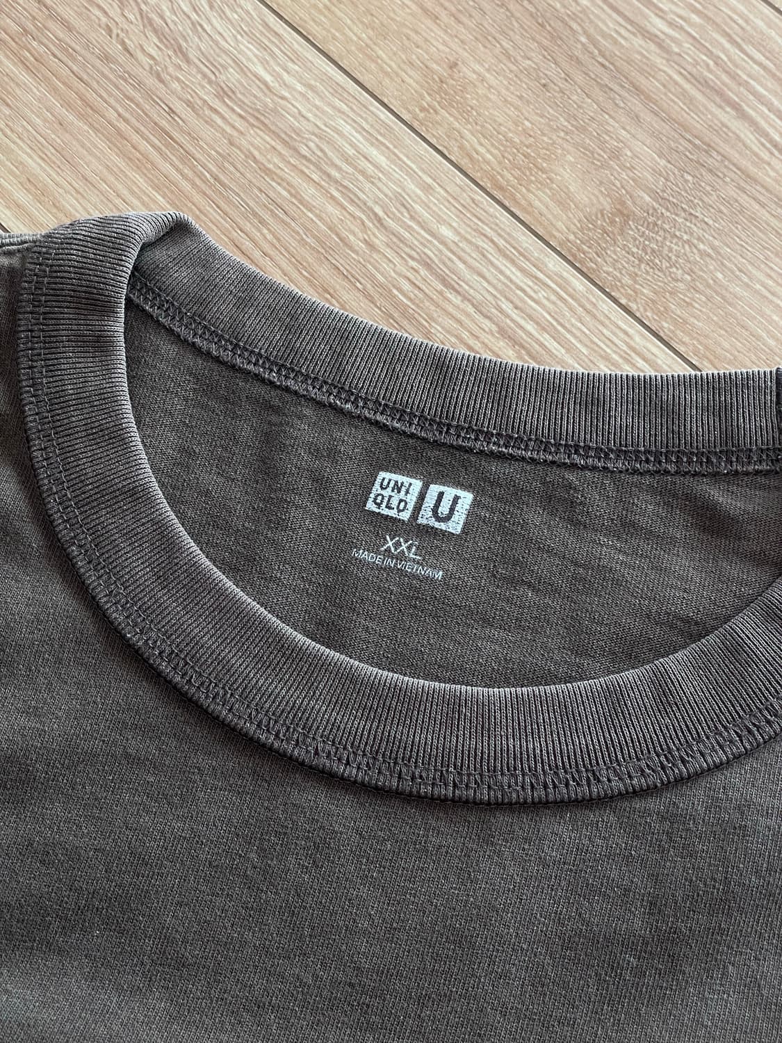 유니클로 U 티셔츠 브라운 상품이미지2