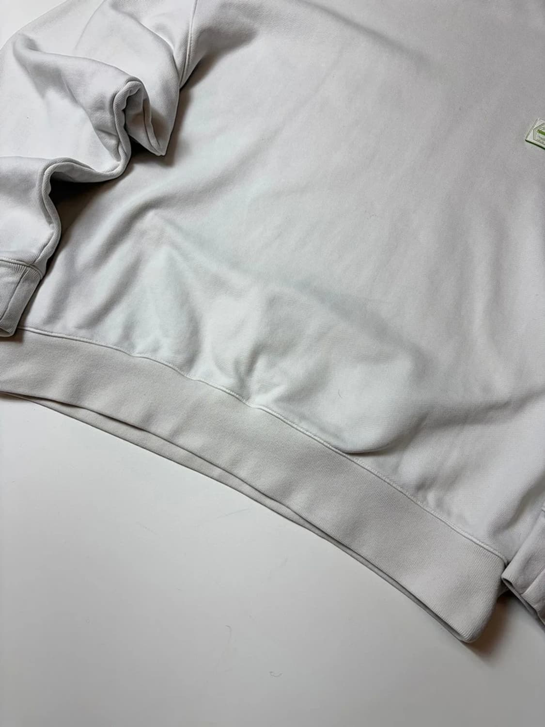 솔리드옴므 25ss 백 로고 오버 맨투맨 PN9270 상품이미지6