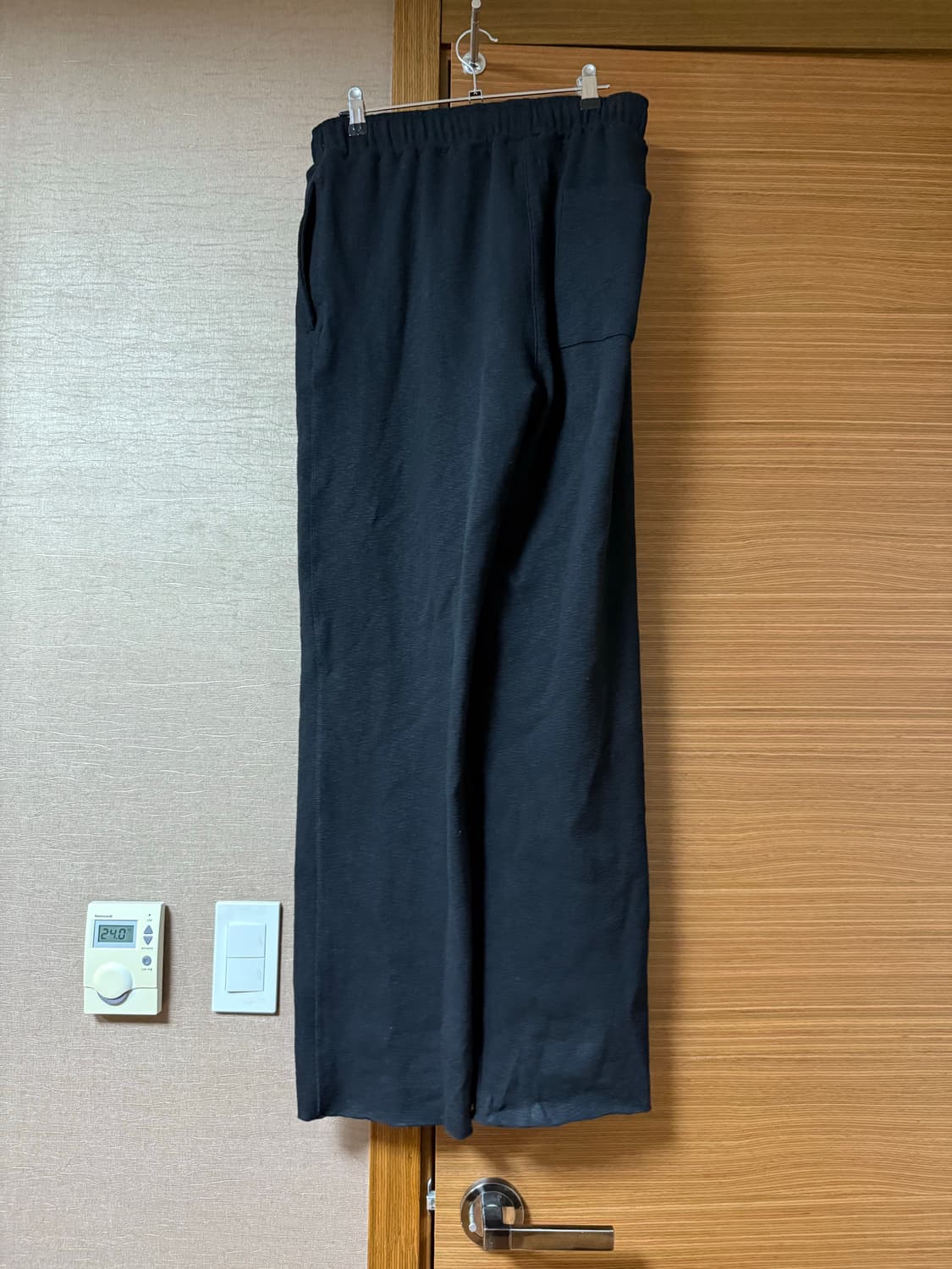 monoprive 모노프리베 텍스쳐드 스웻팬츠 상품이미지4