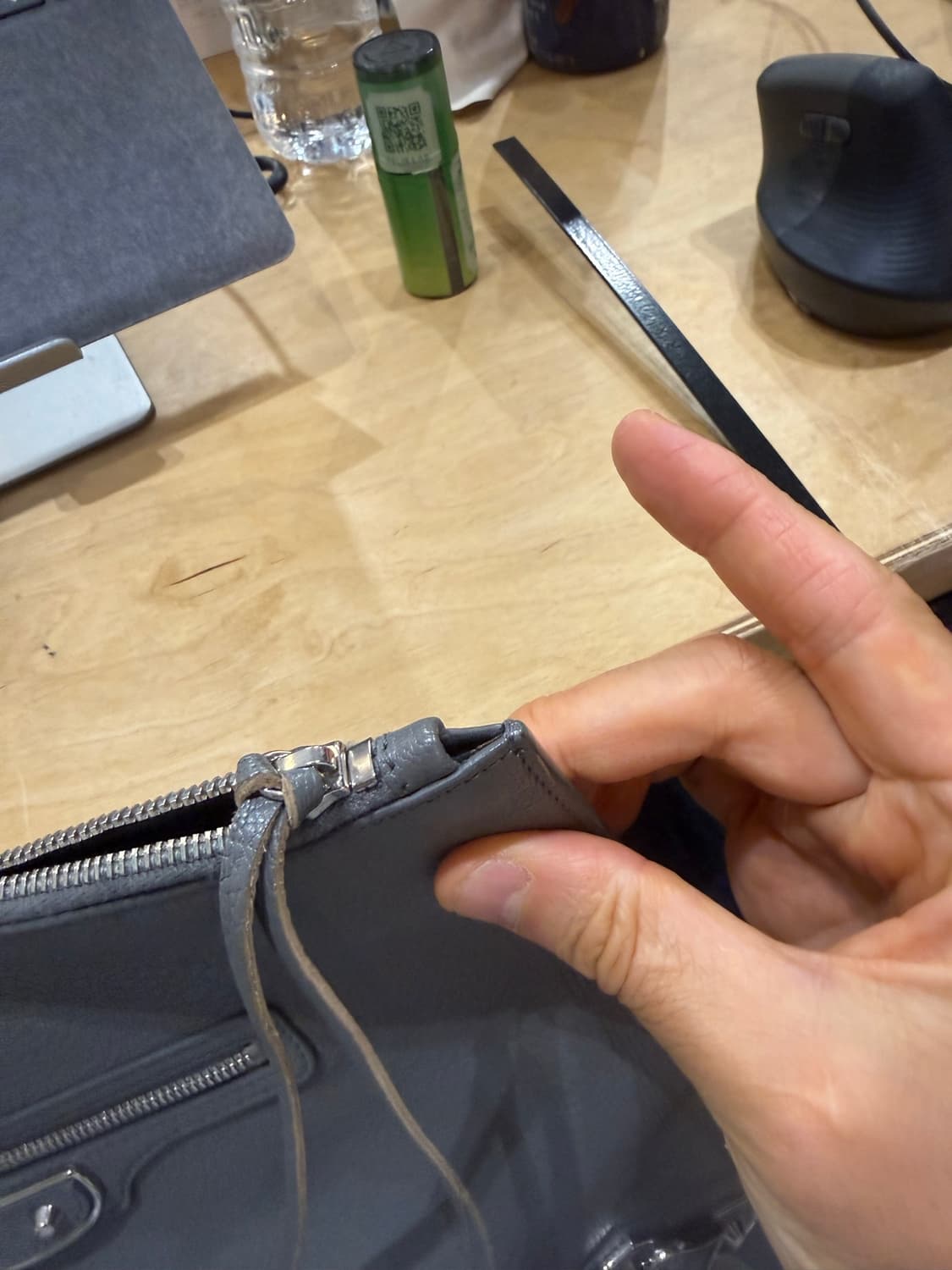 (정품) 발렌시아가 모터백 파우치 상품이미지5