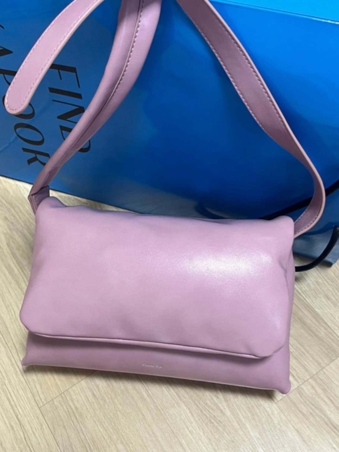 스탠드오일 미니 플러피 백 팔아요(원가:98,000) 상품이미지3