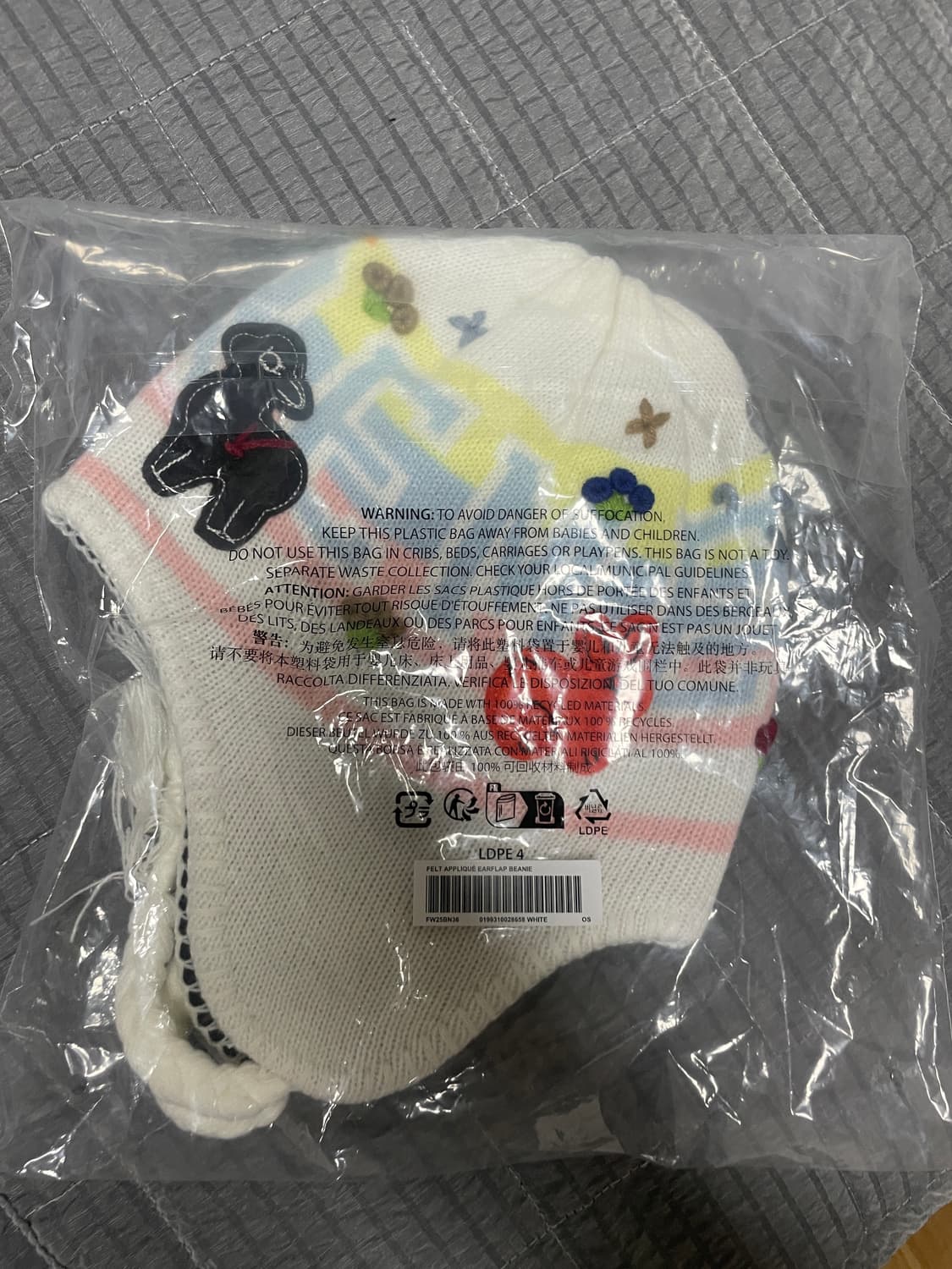 슈프림 펠트 아플리케 이어플랩 비니 화이트 상품이미지1