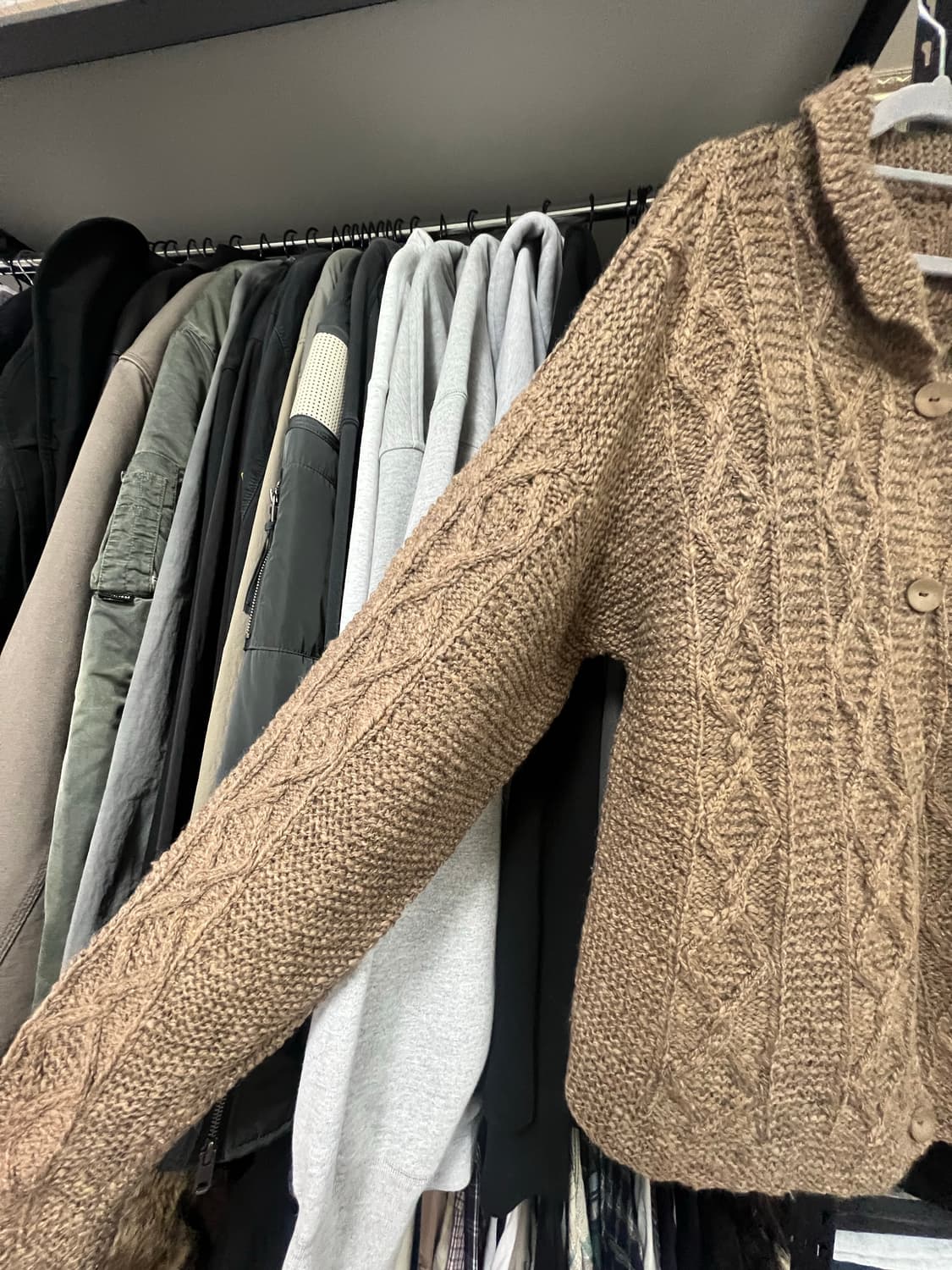 꽈배기 단추 가디건 브라운 모리걸 상품이미지4