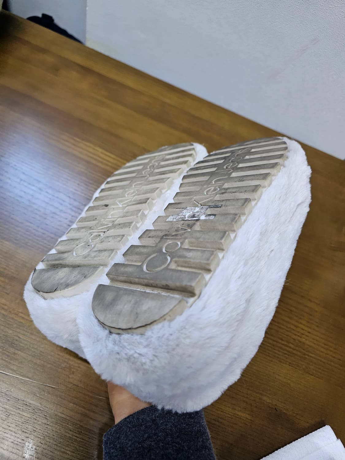 캘빈클라인 인조 모피 털 신발 스니커즈 상품이미지9