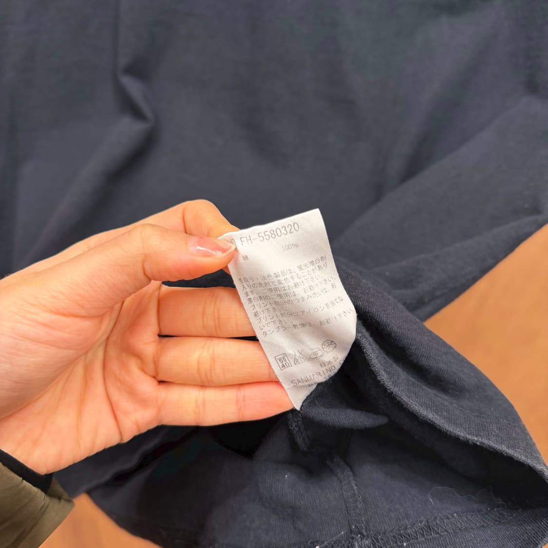 밴 데이비스 라운드넥 반팔 레드 로고 프린팅 카모 패턴 포켓 디테일 블랙 상품이미지9