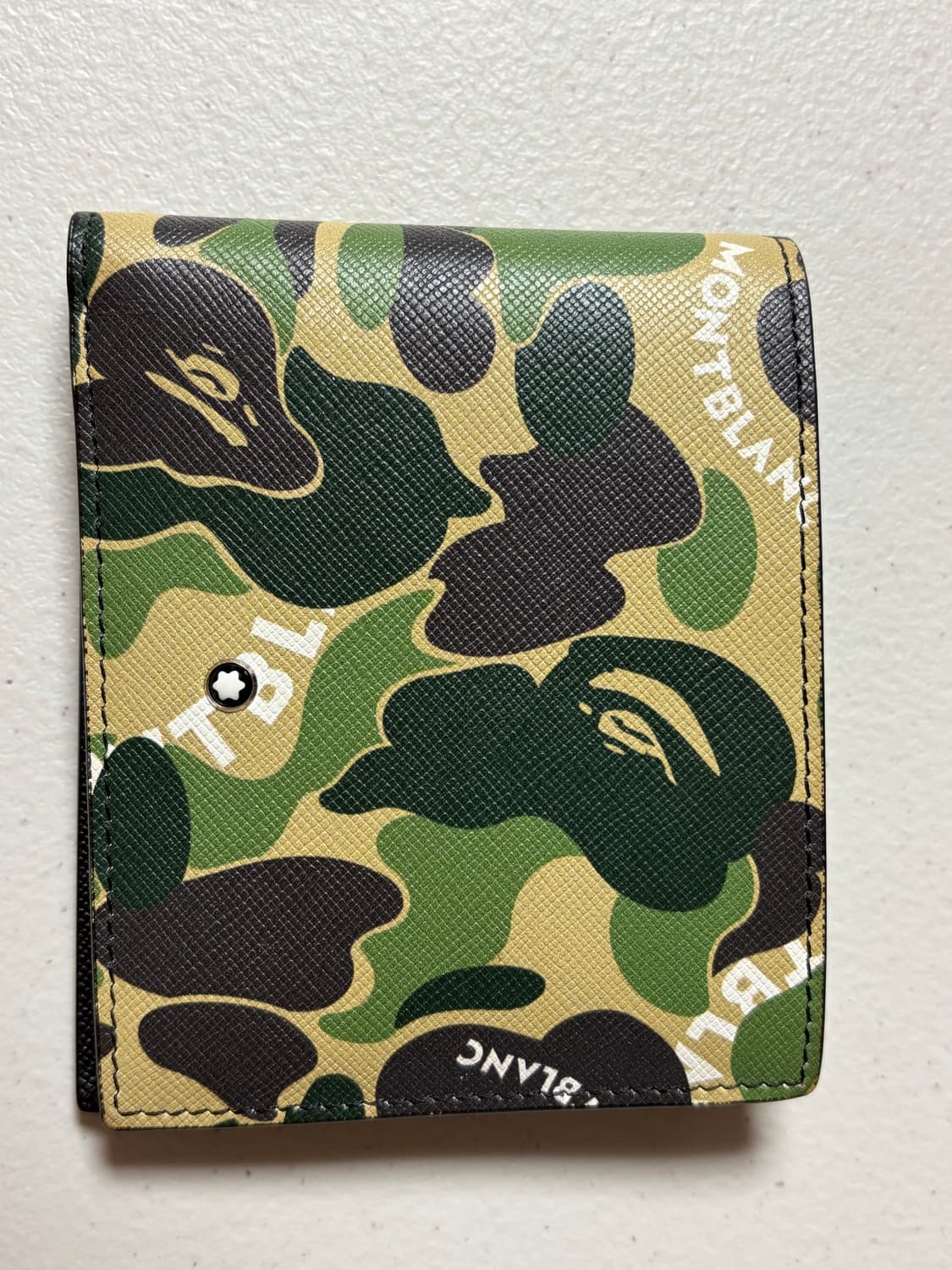 베이프x몽블랑 지갑 상품이미지2