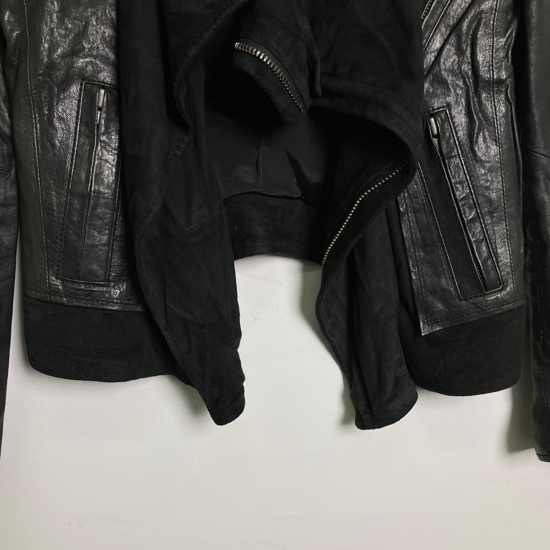 시스템 비대칭 사선 하이넥 램스킨 자켓  상품이미지7