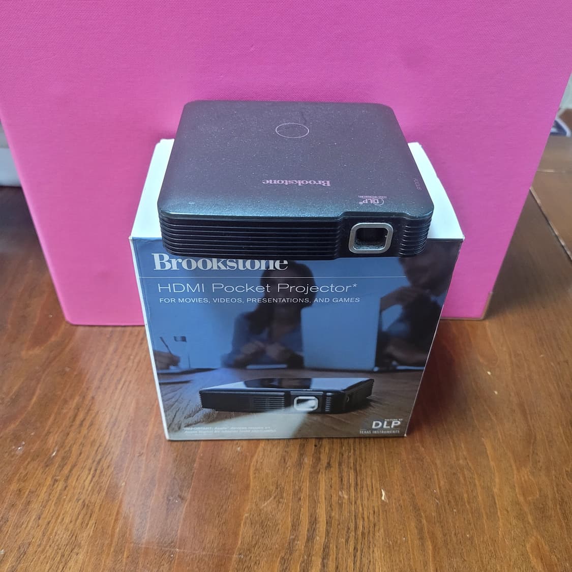 Brookstone HDMI 포켓 프로젝터 상품이미지1