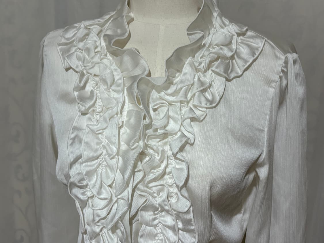 theoria 새틴 프릴 블라우스 상품이미지2