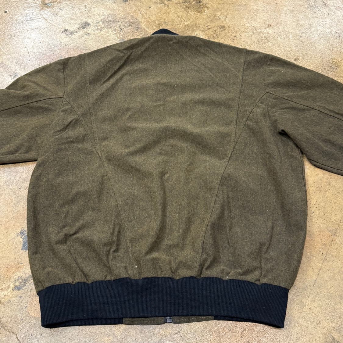 아디다스 카키 자켓  상품이미지4